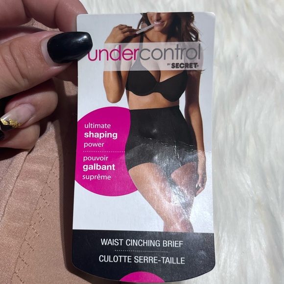 ⬇️$28 NWT Secret waist winching shapewear brief size M - Picture 2 of 4